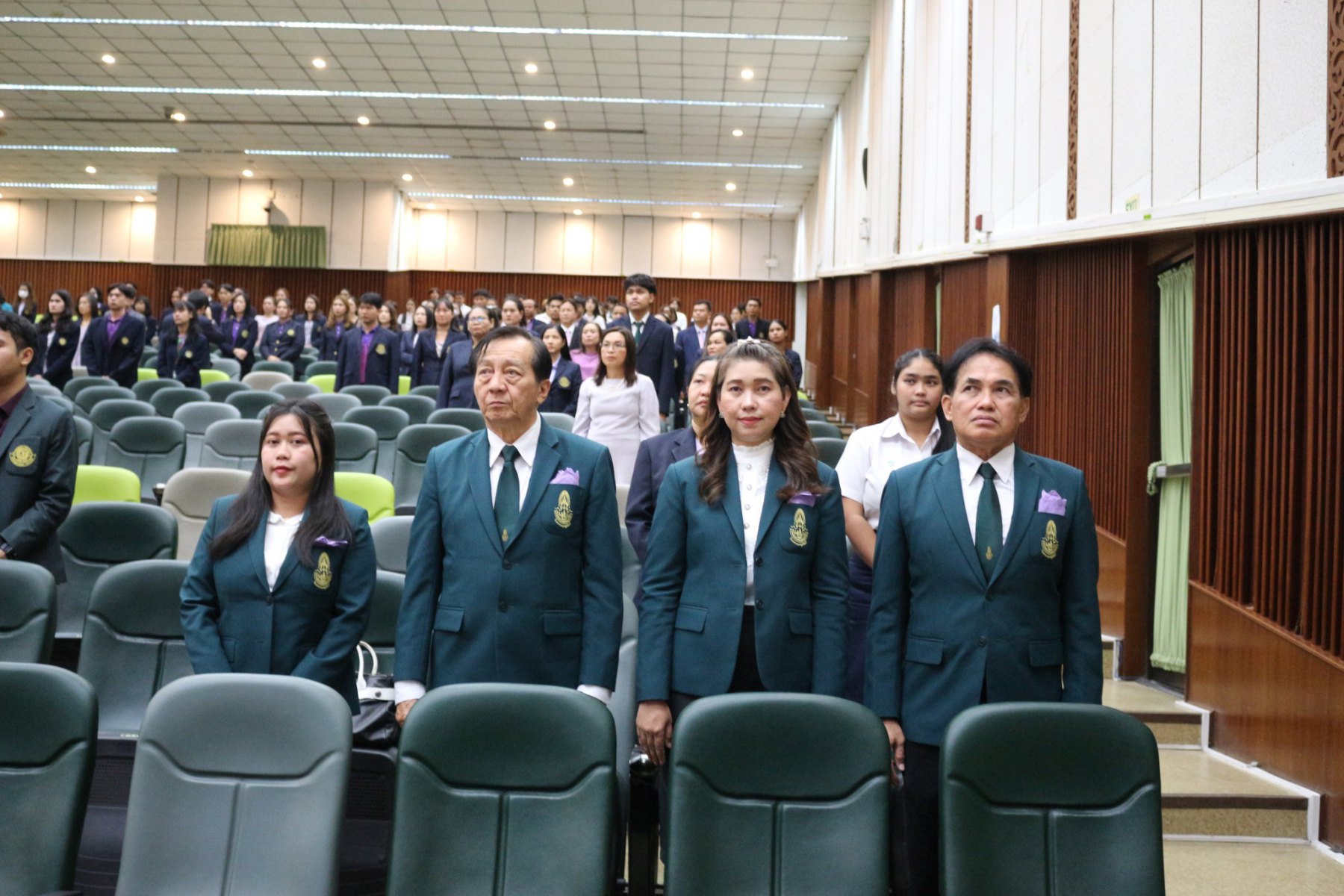 ร่วมพิธีถวายพระพรชัยมงคล