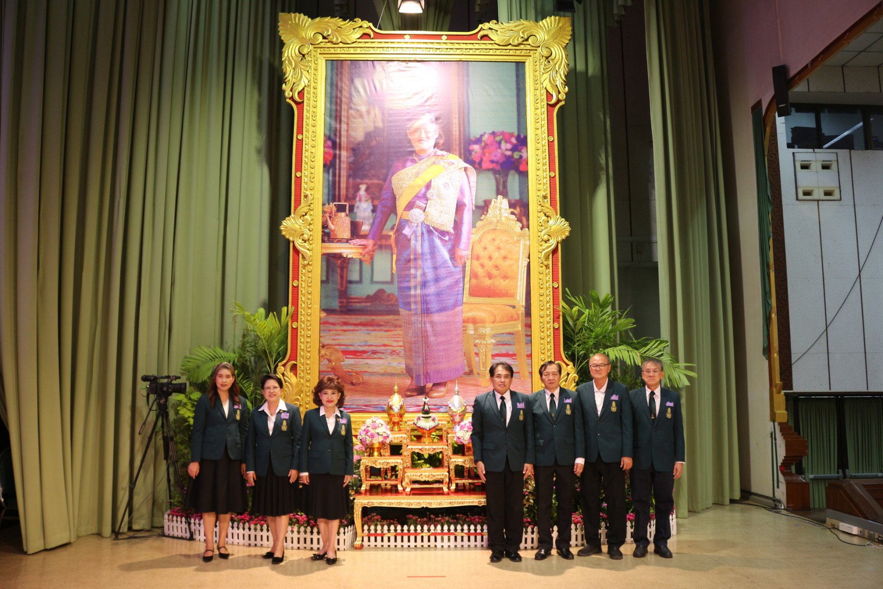 ร่วมพิธีถวายพระพรชัยมงคล