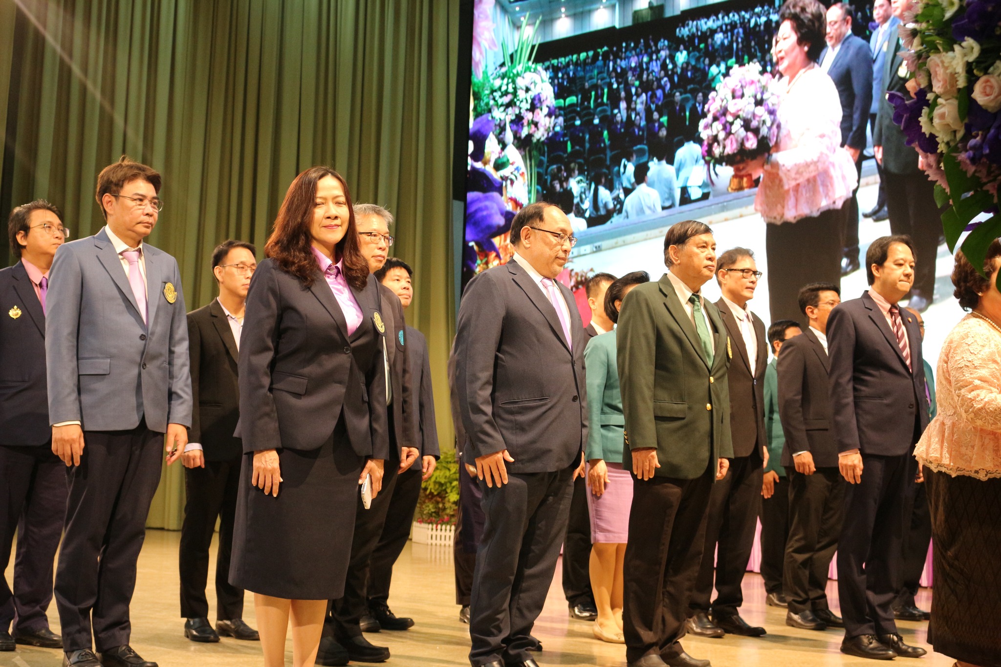 ร่วมพิธีถวายพระพรชัยมงคล