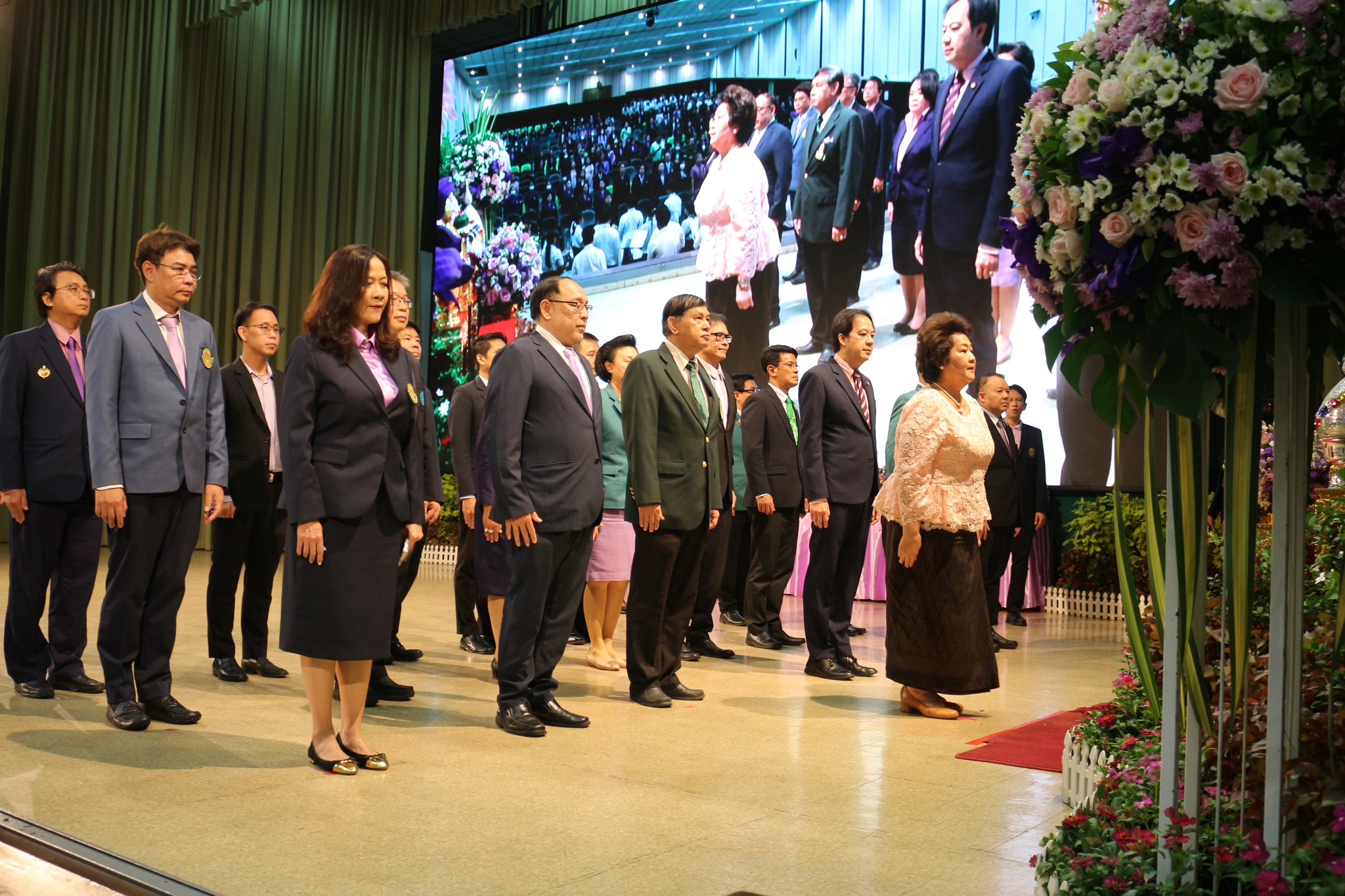 ร่วมพิธีถวายพระพรชัยมงคล