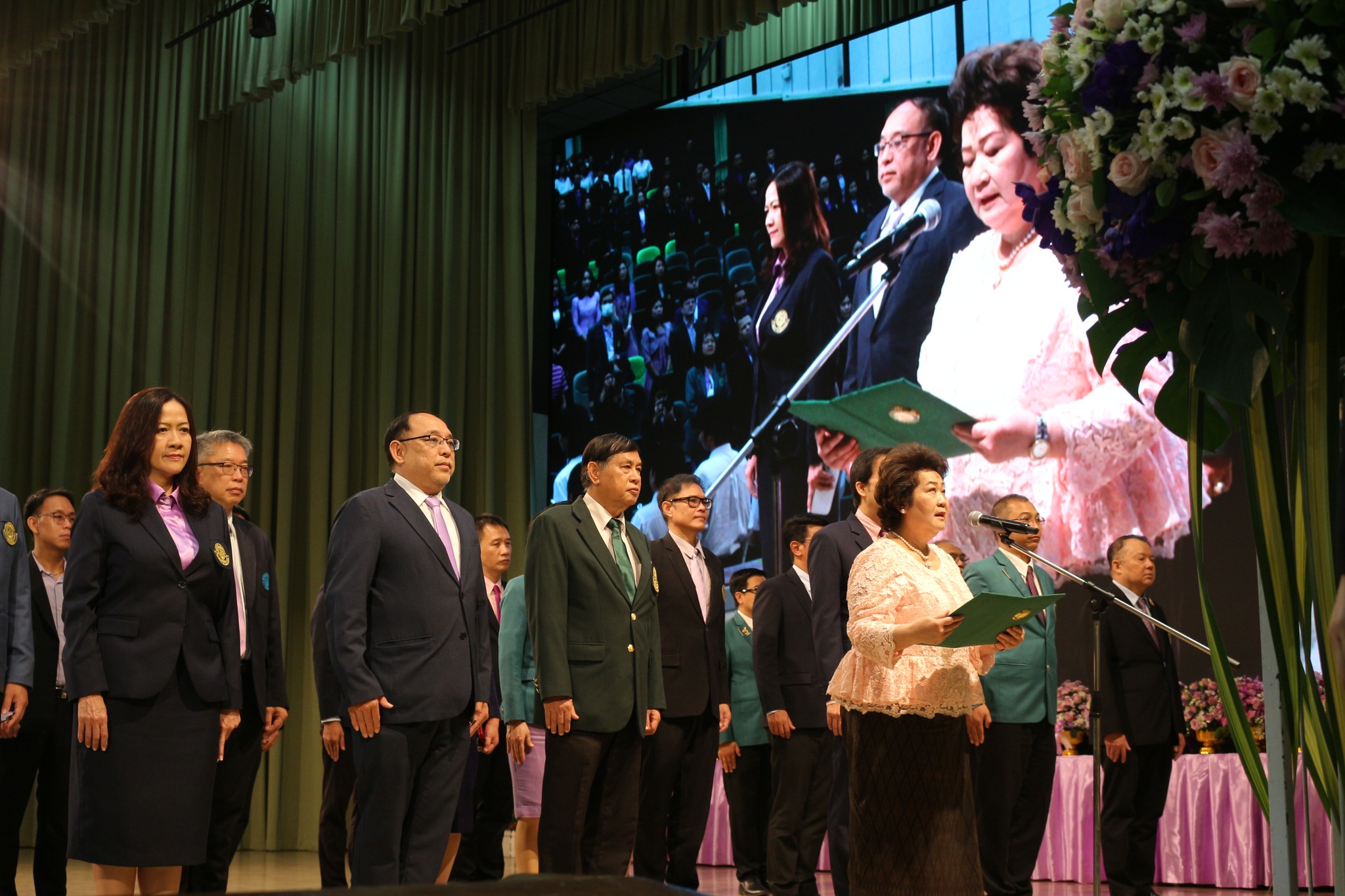 ร่วมพิธีถวายพระพรชัยมงคล