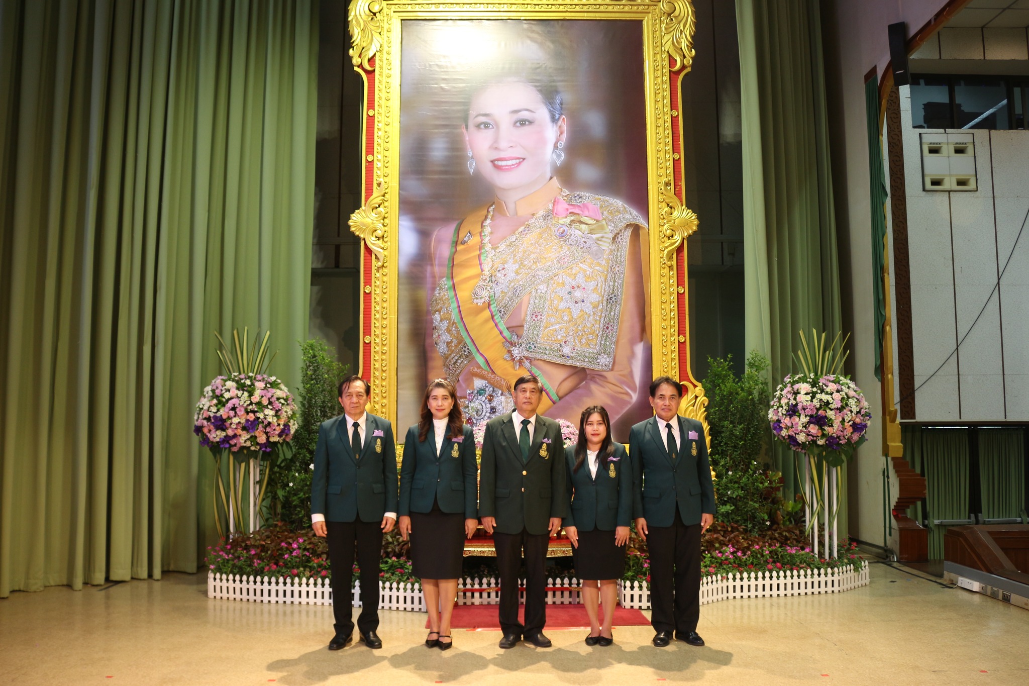 ร่วมพิธีถวายพระพรชัยมงคล