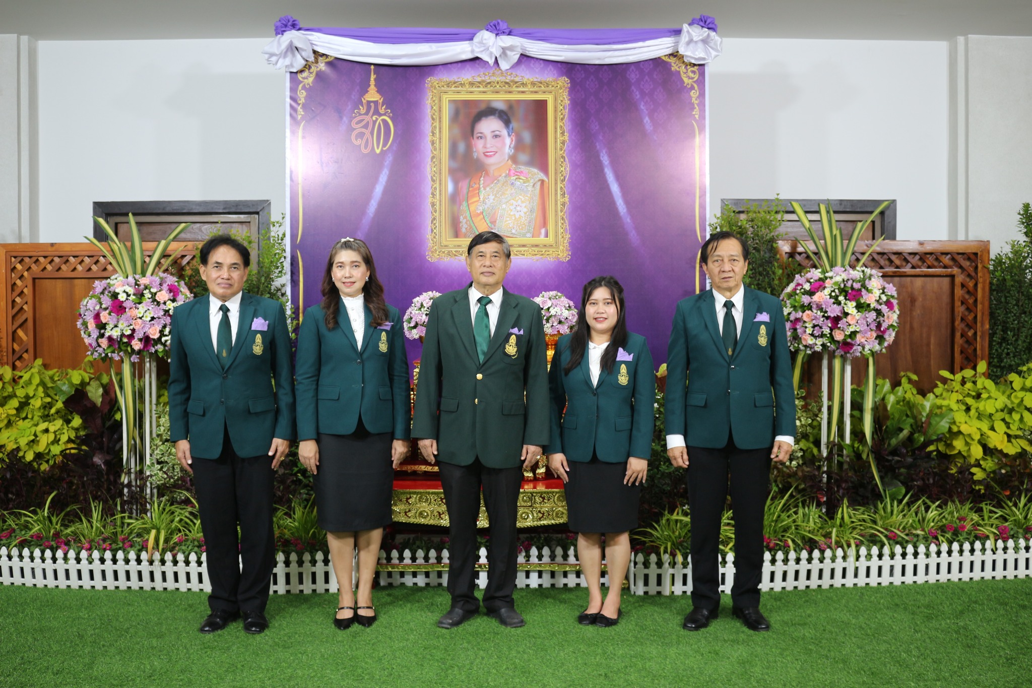 ร่วมพิธีถวายพระพรชัยมงคล