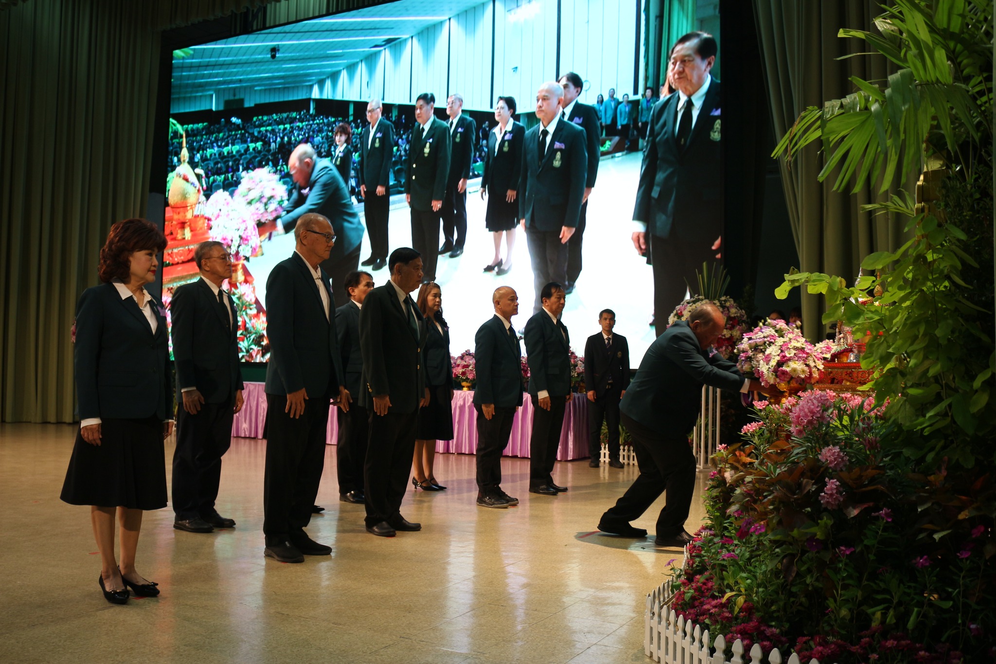 ร่วมพิธีถวายพระพรชัยมงคล