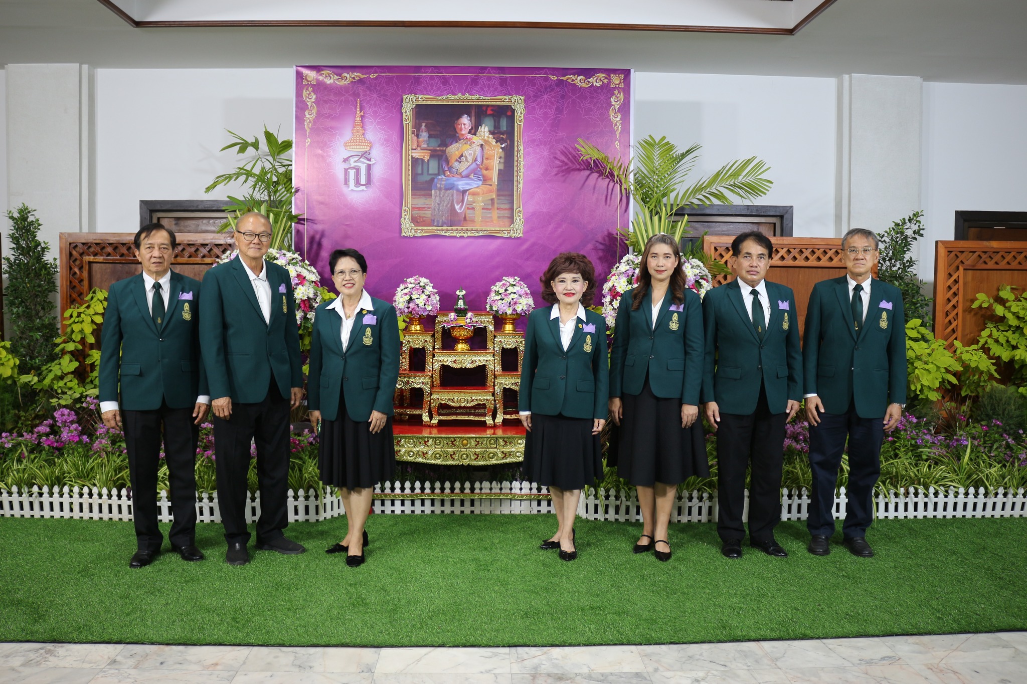 ร่วมพิธีถวายพระพรชัยมงคล