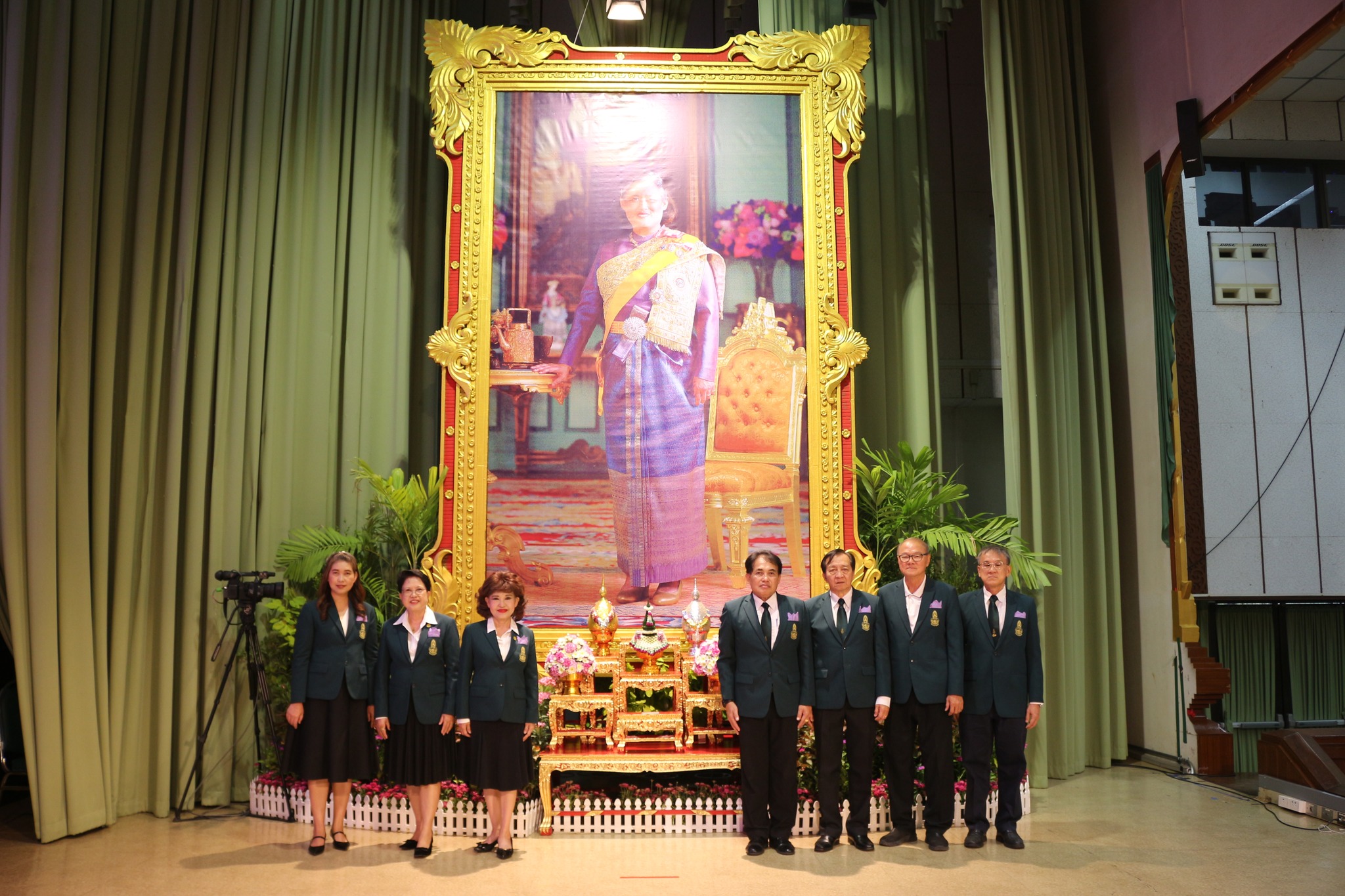 ร่วมพิธีถวายพระพรชัยมงคล