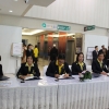 ถวายแจกันดอกไม้และลงนามถวายพระพรสมเด็จพระนางเจ้าสิริกิติ์ ฯและพระเจ้าวรวงศ์เธอ พระองค์เจ้าโสมสวลีฯ